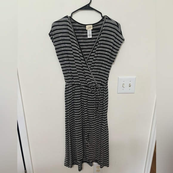 Caution‎ To The Wind Black and White Casual Midi Sundress - Picture 1 of 3